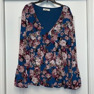 NWT A’Beautiful Soul (Now Arula) Bell Sleeve Floral Top